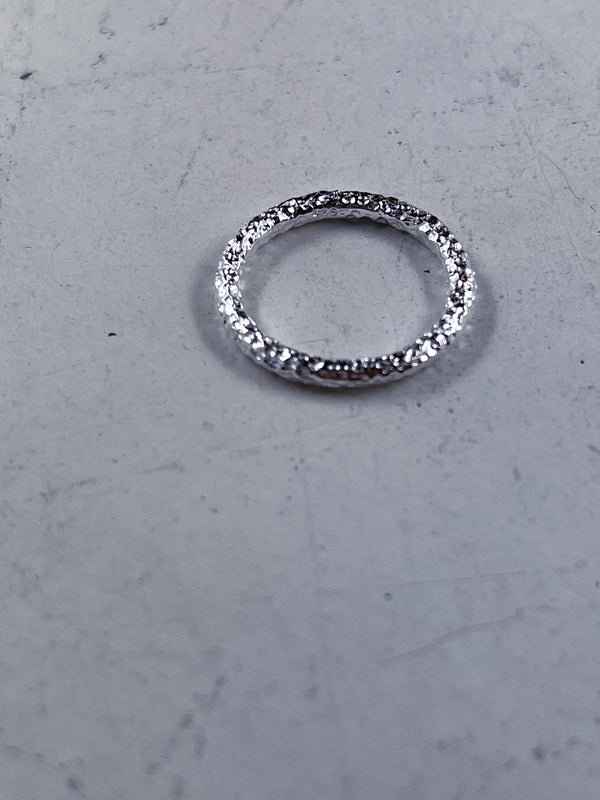 UNEVEN RING