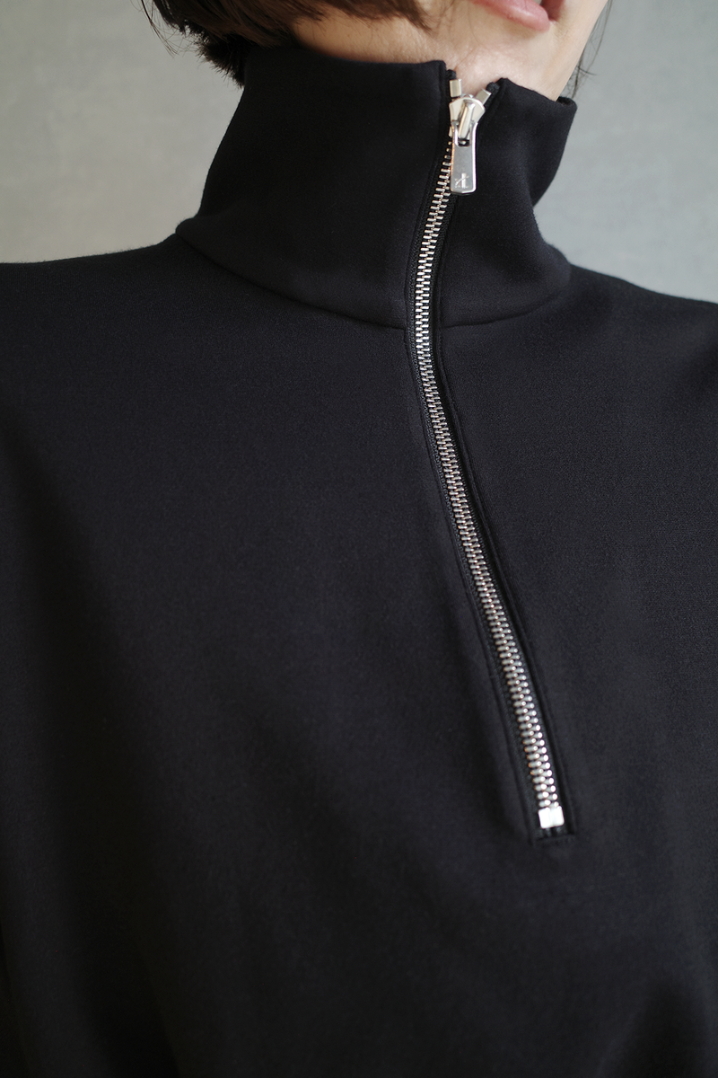 HALF ZIP TOP