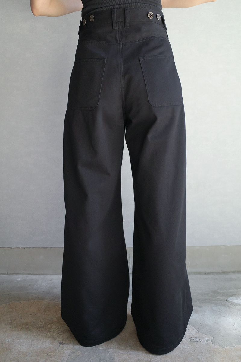 ワイドレッグパンツ