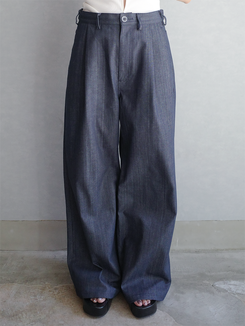 ワイドレッグパンツ